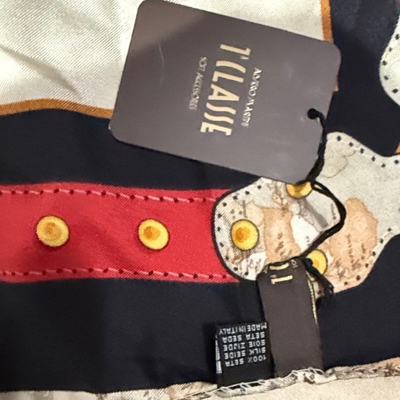 Alviero Martini NWT map, print silk scarf - Picture 7 of 10